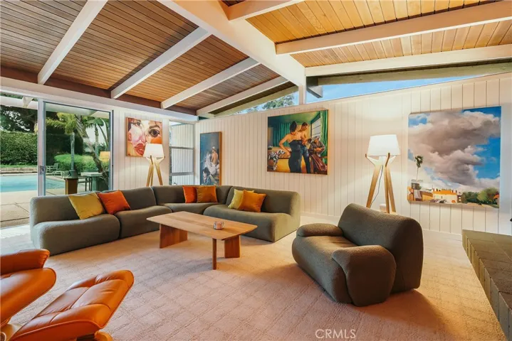 6944 Crest Rd., Rancho Palos Verdes, California 90275