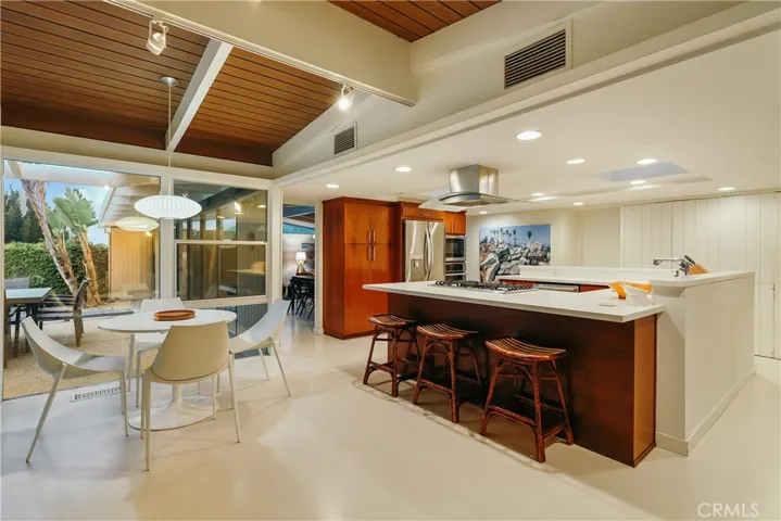 6944 Crest Rd., Rancho Palos Verdes, California 90275