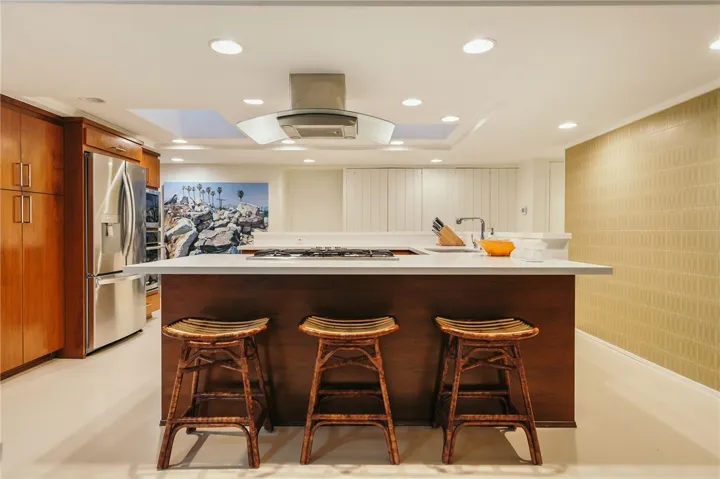 6944 Crest Rd., Rancho Palos Verdes, California 90275