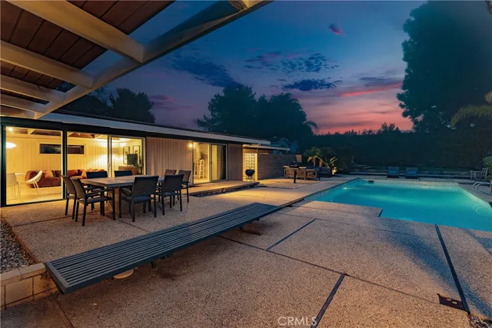 6944 Crest Rd., Rancho Palos Verdes, California 90275