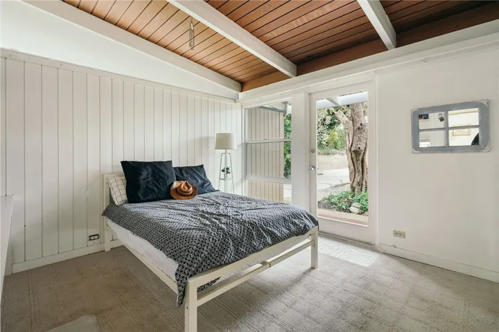 6944 Crest Rd., Rancho Palos Verdes, California 90275