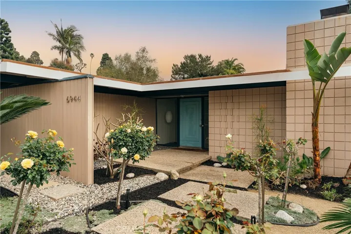 6944 Crest Rd., Rancho Palos Verdes, California 90275