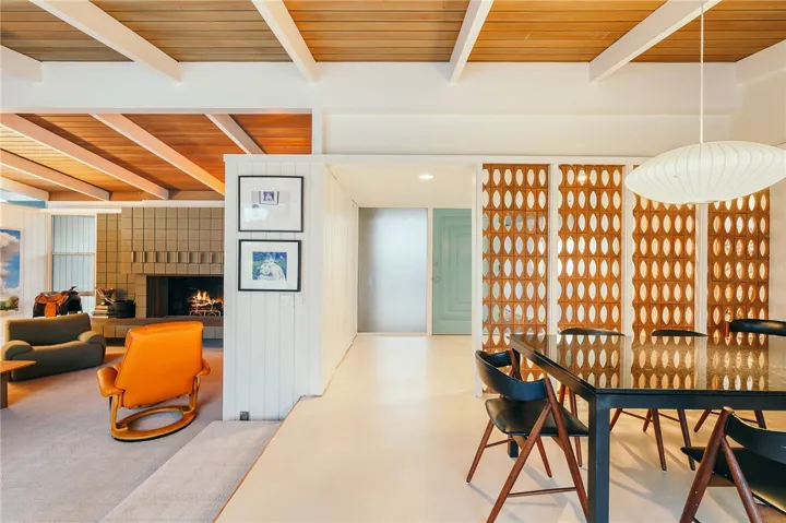 6944 Crest Rd., Rancho Palos Verdes, California 90275
