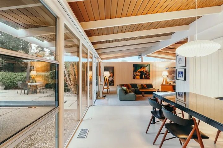6944 Crest Rd., Rancho Palos Verdes, California 90275