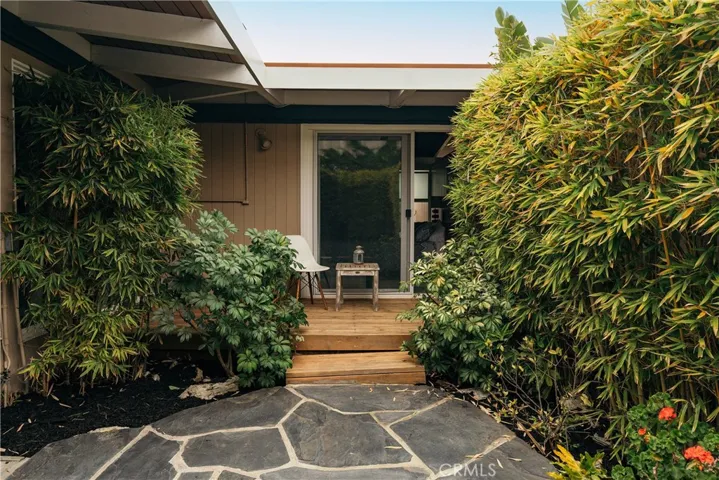6944 Crest Rd., Rancho Palos Verdes, California 90275
