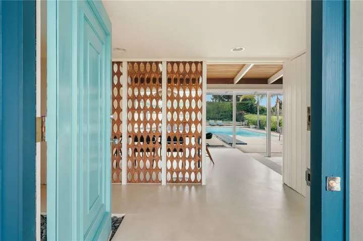 6944 Crest Rd., Rancho Palos Verdes, California 90275