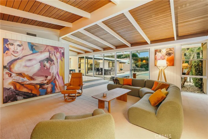 6944 Crest Rd., Rancho Palos Verdes, California 90275