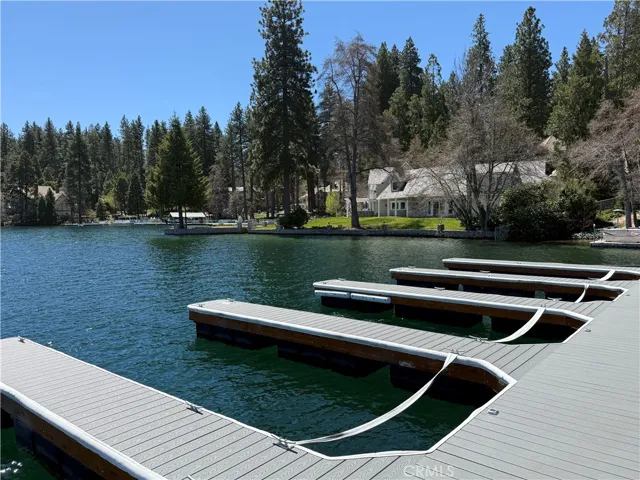 693 Old Meadow Place, Lake Arrowhead, California 92352