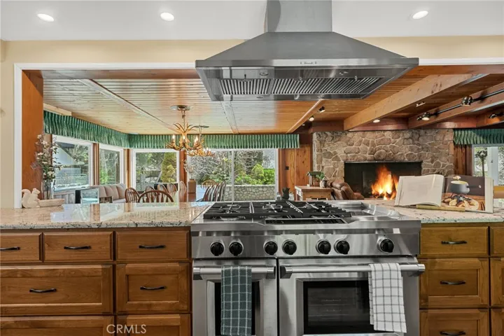 693 Old Meadow Place, Lake Arrowhead, California 92352