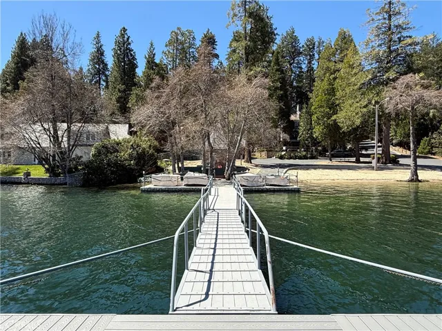 693 Old Meadow Place, Lake Arrowhead, California 92352
