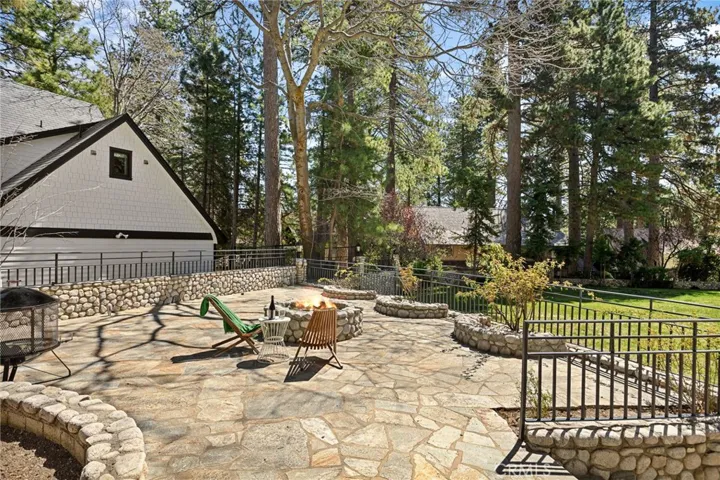 693 Old Meadow Place, Lake Arrowhead, California 92352