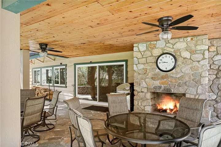 693 Old Meadow Place, Lake Arrowhead, California 92352
