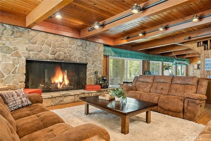 693 Old Meadow Place, Lake Arrowhead, California 92352