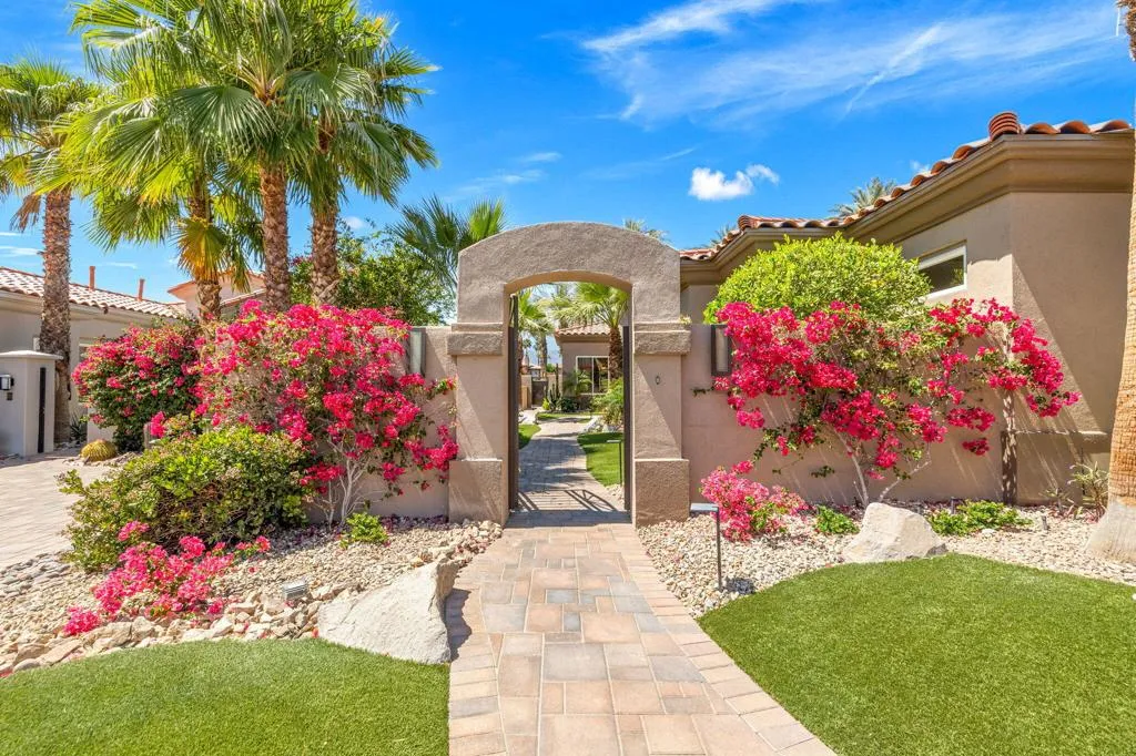 351 Tomahawk Drive, Palm Desert, California 92211 home-pic-3