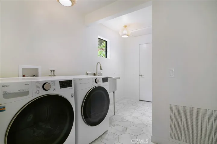 2240 Hillview Drive, Laguna Beach, California 92651