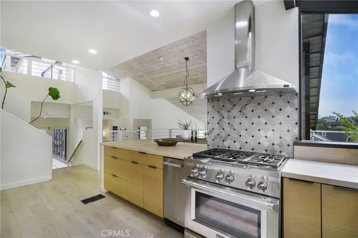 2240 Hillview Drive, Laguna Beach, California 92651