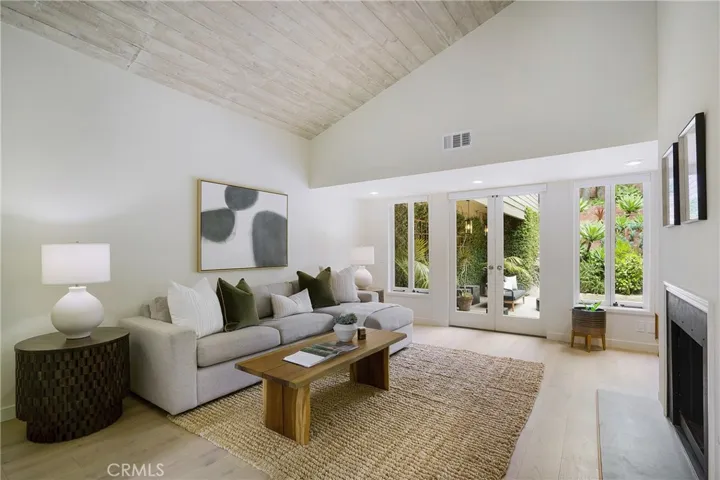 2240 Hillview Drive, Laguna Beach, California 92651