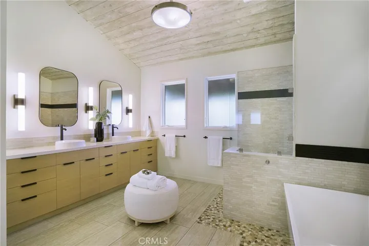 2240 Hillview Drive, Laguna Beach, California 92651