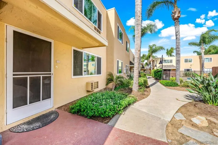 471 Ballantyne St 56, El Cajon, California 92020