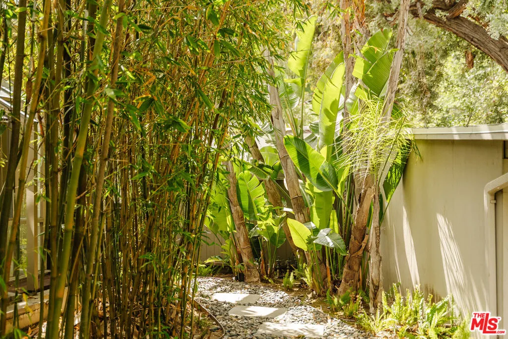 9081 Wonderland Park Avenue, Los Angeles, California 90046 home-pic-40