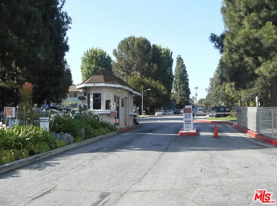 5827 Bowcroft Street 2, Los Angeles, California 90016 home-pic-22