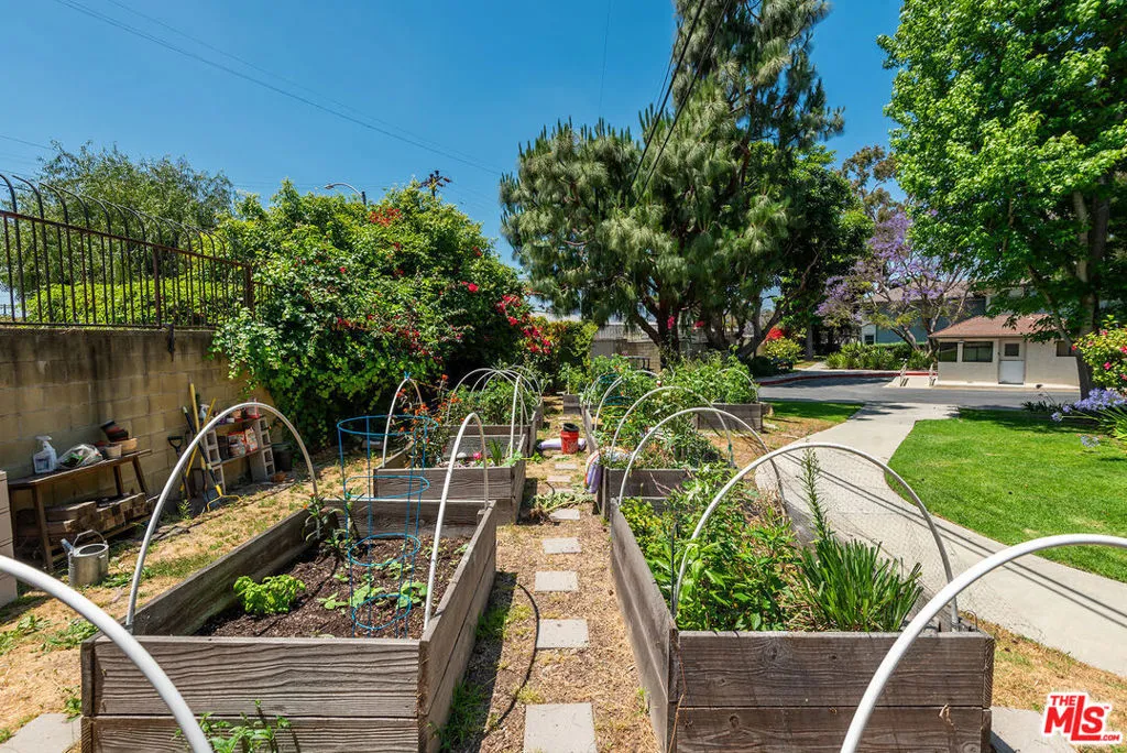 5827 Bowcroft Street 2, Los Angeles, California 90016 home-pic-20