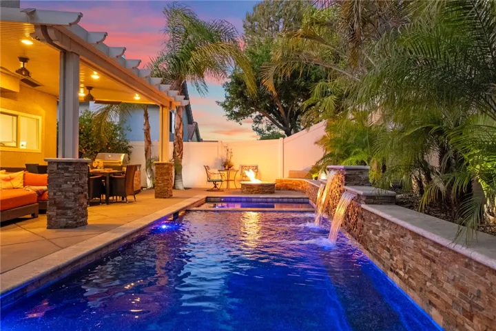 1043 Smoketree Drive, Corona, California 92882