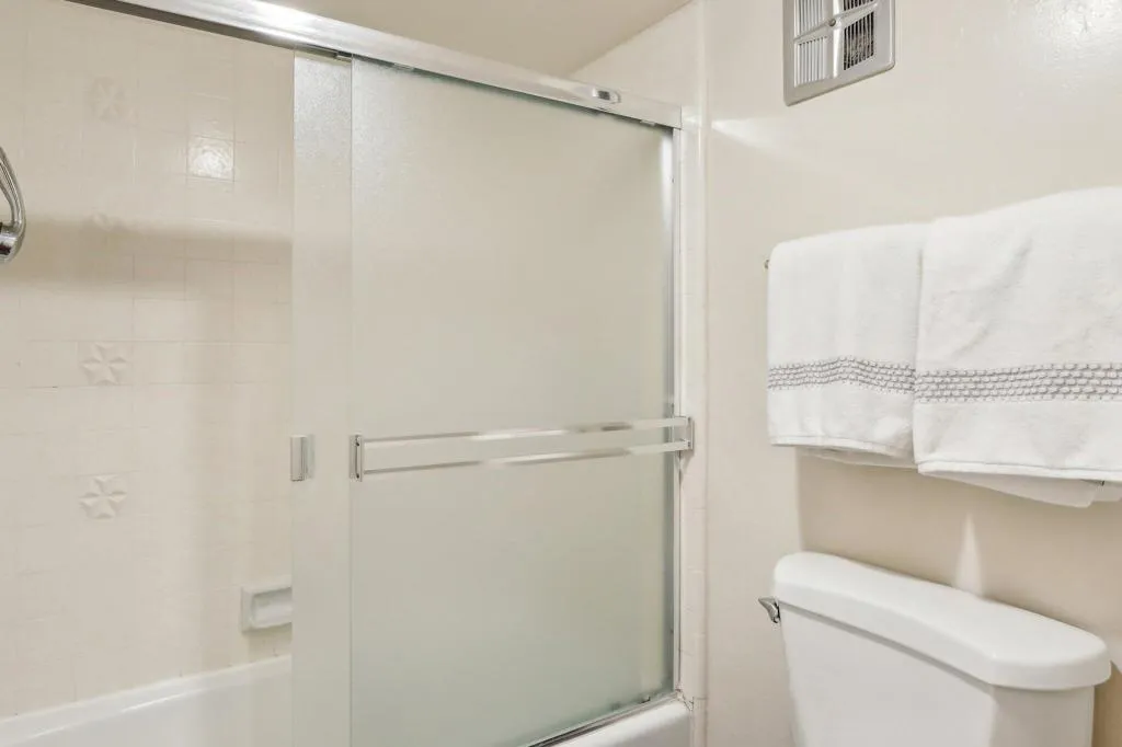 1655 E Palm Canyon Drive 114, Palm Springs, California 92264 home-pic-19