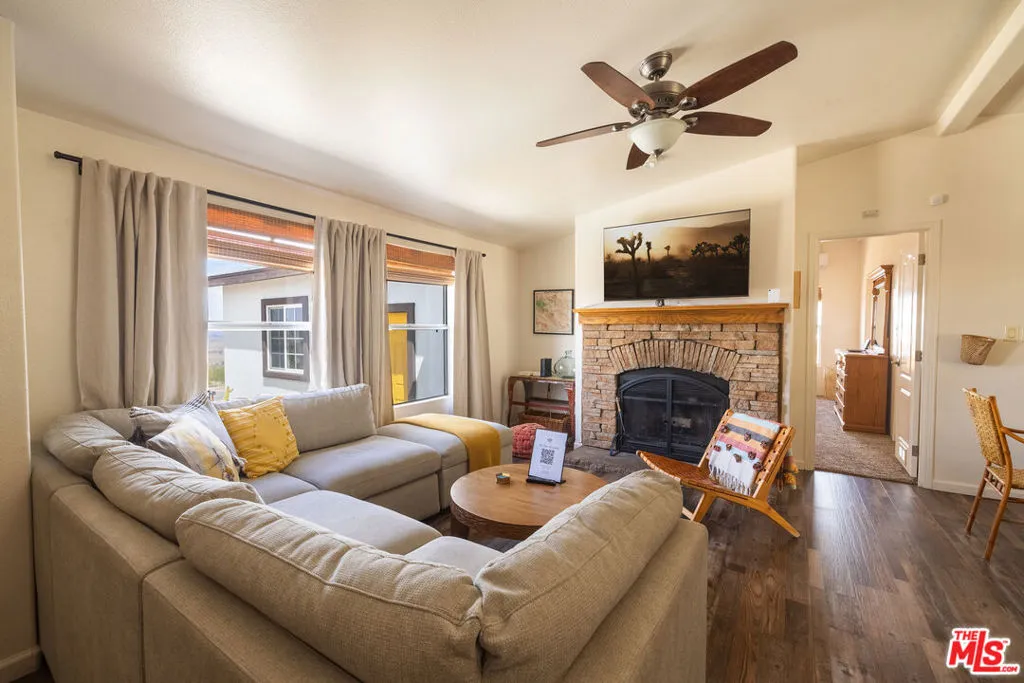 60985 Navajo Trail, Joshua Tree, California 92252 home-pic-2