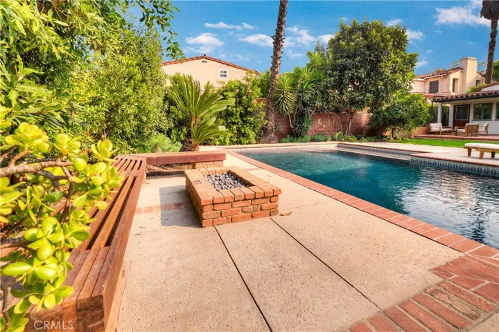 Firepit and pool.
