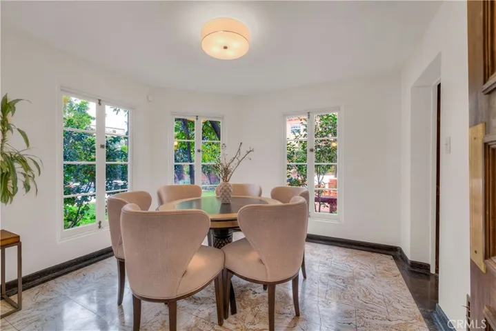 Breakfast room.