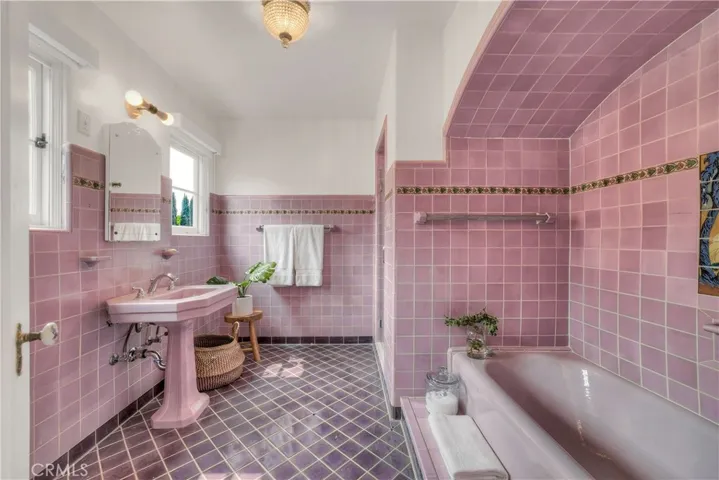 Primary en-suite bathroom - with separate shower and tub.
