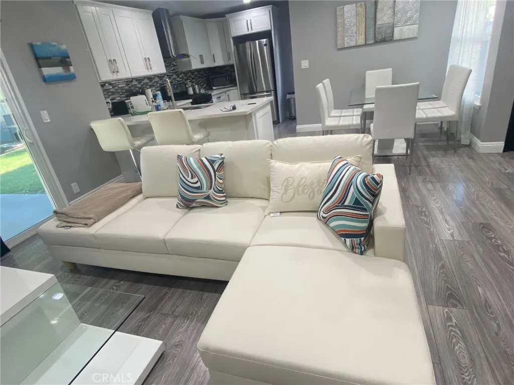 18935 Hart Street, Reseda, California 91335 home-pic-2