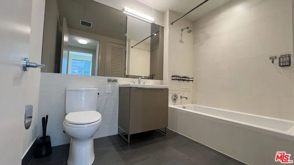 889 Francisco Street 807, Los Angeles, California 90017 home-pic-11