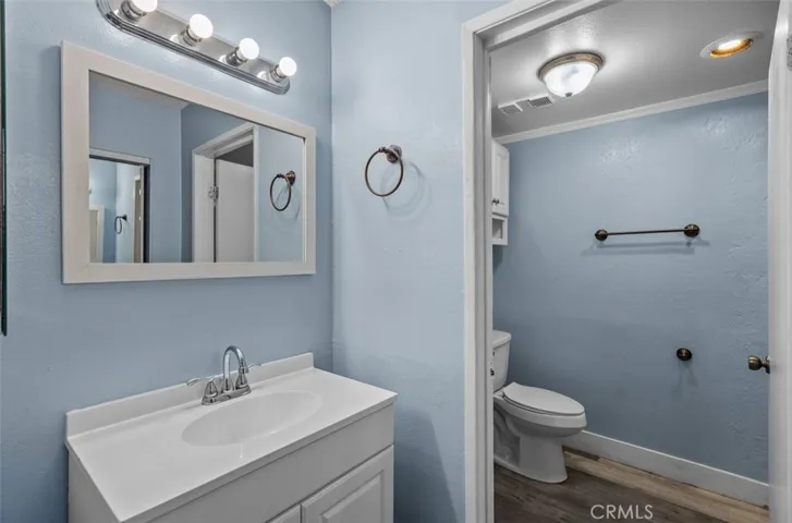 main bedroom bathroom