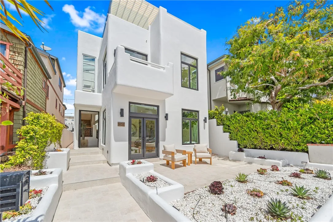 541 4th Street, Manhattan Beach, California 90266, 4 Bedrooms Bedrooms, ,4 BathroomsBathrooms,Residential,For Sale,4th,OC25085644