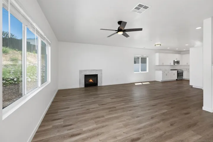 1624 Mauzy Way, El Cajon, California 92021