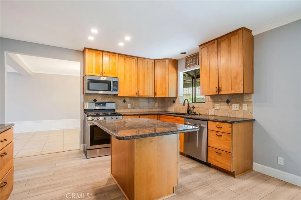 3537 Gladiola Drive, Calabasas, California 91302 home-pic-7