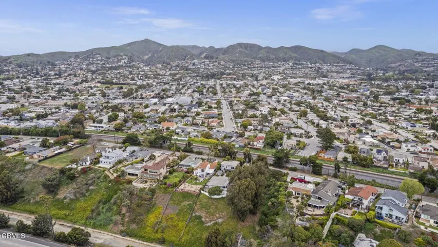 56-web-or-mls-UpmarketMedia_1954V_AER-48