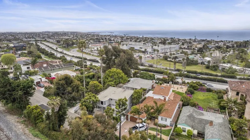 52-web-or-mls-UpmarketMedia_1954V_AER-28