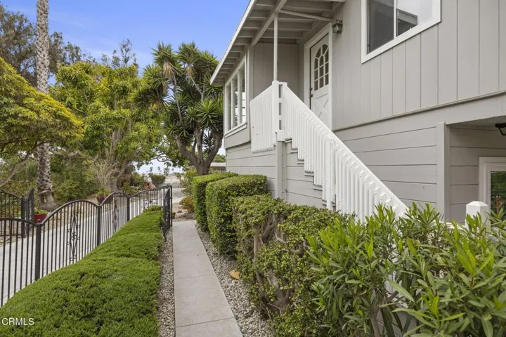 45-web-or-mls-UpmarketMedia_1954V-140