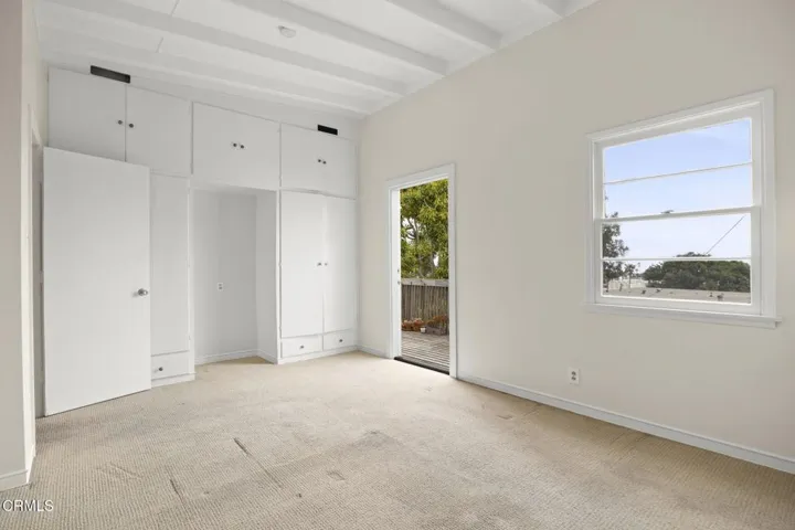 24-web-or-mls-UpmarketMedia_1954V-60