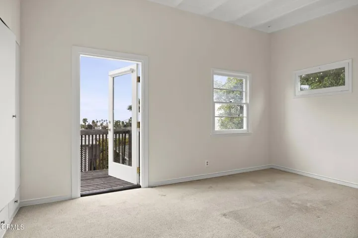 23-web-or-mls-UpmarketMedia_1954V-54