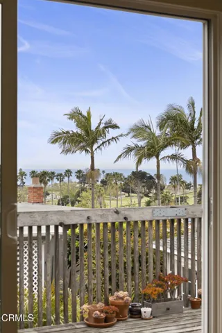 16-web-or-mls-UpmarketMedia_1954V-33
