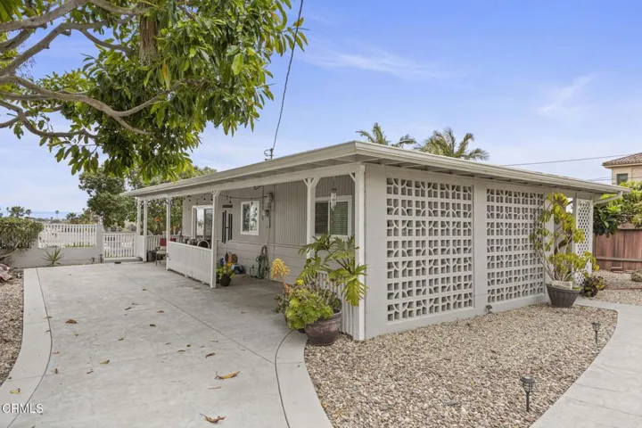 32-web-or-mls-UpmarketMedia_1954V-96