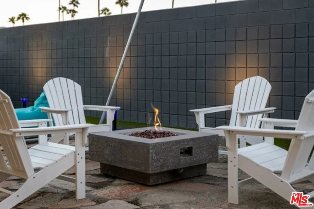 980 N Buttonwillow Circle, Palm Springs, California 92262 home-pic-19