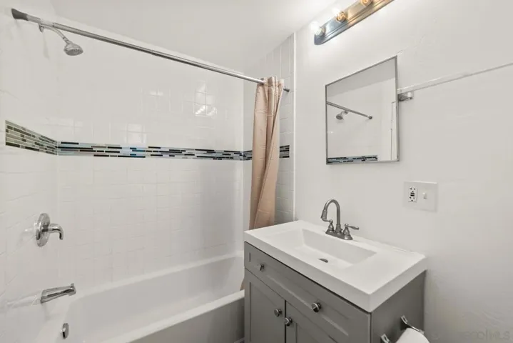 2194 Franklin Ave, San Diego, California 92113
