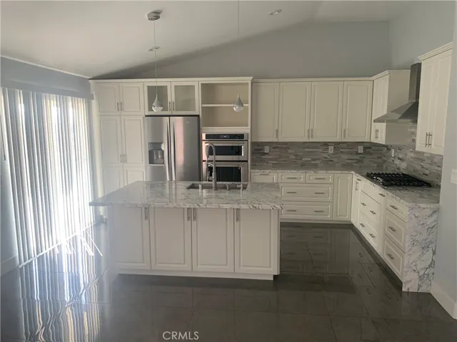 18810 Oakview Way, Lake Elsinore, California 92530