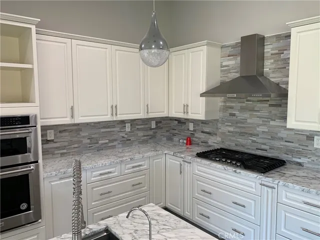 18810 Oakview Way, Lake Elsinore, California 92530