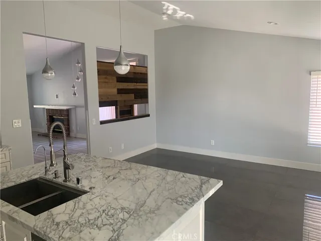 18810 Oakview Way, Lake Elsinore, California 92530